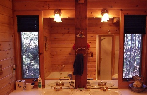 Mayfield House | Lakefront 3BR cabin on the shores of the Great Sacandaga Lake!