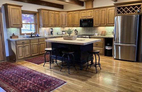 Drasco House | Lakefront, 4Bdr+Loft, 3Ba, Boat Ramp, Golf, Ping Pong, Foosball, No Pets