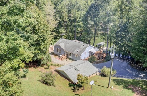 Moneta House | Lakefront 4BR, Private Dock, Fire Pit, Internet, Kayaks, Game room, Quiet cove