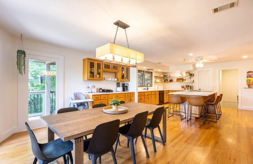 Waleska House | *Lakefront 5BR home*Indoor pool+sauna+game room