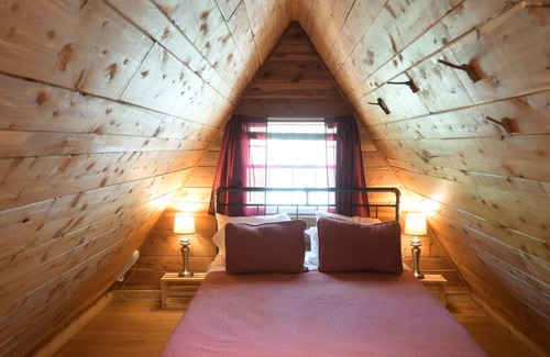 Sloans Valley Cabin | Lakefront A-frame: rare private dock, rock wall views, short walk to boat ramp