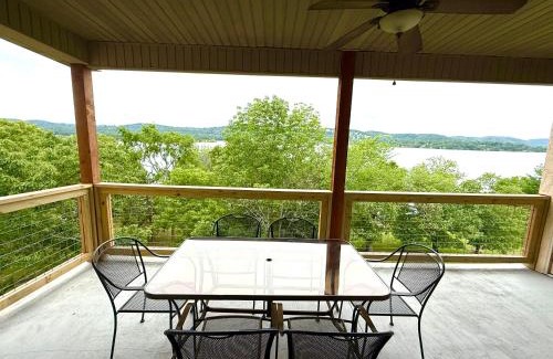 Indian Point Apartment | Lakefront and Lake View Condo on Indian Point