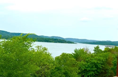 Indian Point Apartment | Lakefront and Lake View Condo on Indian Point
