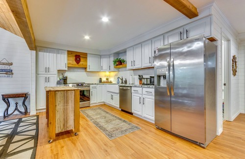 Scranton House | Lakefront Arkansas Abode - Deck, Grill & Fire Pit