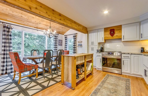 Scranton House | Lakefront Arkansas Abode - Deck, Grill & Fire Pit