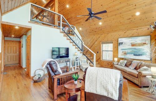 Bee Branch House | Lakefront Arkansas Home with Deck, Grill and Cornhole!