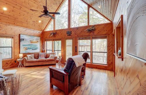 Bee Branch House | Lakefront Arkansas Home with Deck, Grill and Cornhole!