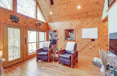 Bee Branch House | Lakefront Arkansas Home with Deck, Grill and Cornhole!