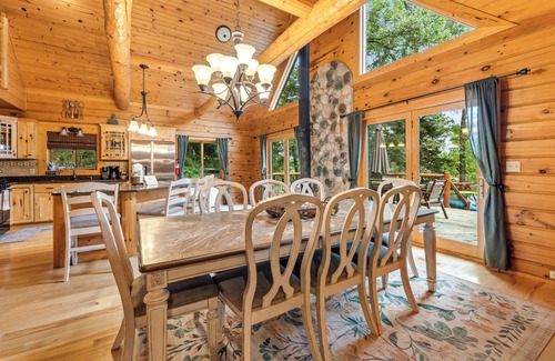 Friendship Ski Chalet | Lakefront-Bar-Arcade-30 min to WI Dells-Water Toys