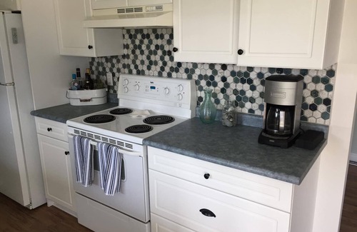 Dashwood Cottage | Lakefront Beach House w/Hot Tub, Private Sandy Beach & Stunning Sunsets