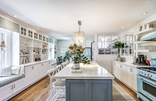 The Beaches House | Lakefront Beach House in the City