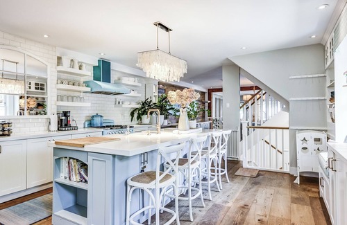 The Beaches House | Lakefront Beach House in the City