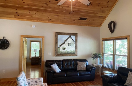 Wedowee House | Lakefront Beauty On Lake Wedowee in Deep Water
