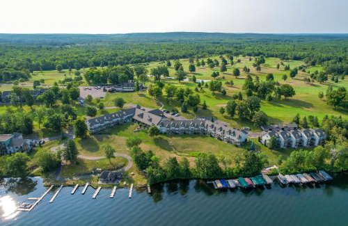 Birchwood Apartment | Lakefront Birchwood Condo with Pool and Hot Tub!