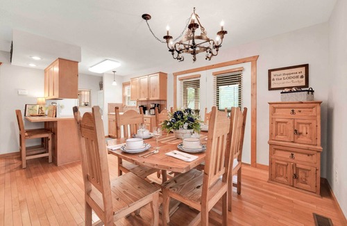 Reeds Spring Cottage | Lakefront Branson Cabin: 6 Mi to Branson Strip!