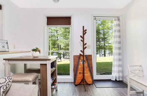 Luck Cottage | Lakefront Bunkhouse