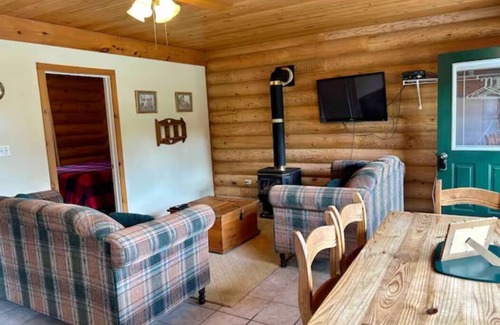 Unorganized Centre Parry Sound Cabin | Lakefront Cabin #2 - 4 Season - Sleeps 7
