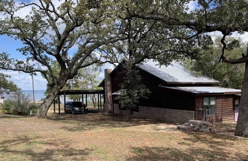 Buchanan Dam Cabin | LAKEFRONT CABIN!! 😎 FISHING OASIS🔥