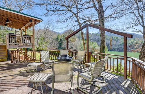 Robbinsville House | Lakefront Cabin Retreat with Dock in Robbinsville!