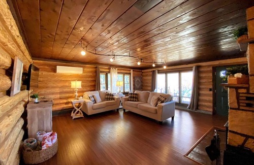 Shady Cove House | Lakefront Cabin