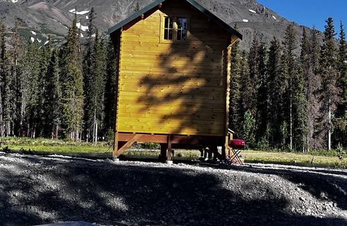 Cantwell Cabin | Lakefront Cabin with Loft on Private Fishing, Near Denali National Park