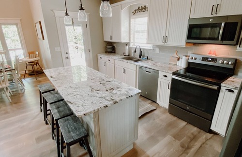Lampe House | Lakefront ! Close to Branson, Silver Dollar City and Dogwood Canyon.