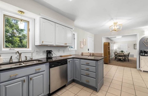 Argentine House | Lakefront Coastal Cove Retreat in Linden!
