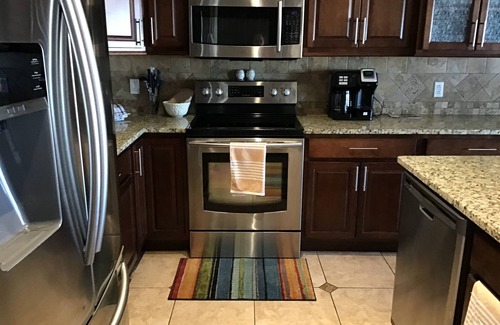 Geneva Condo | LAKEFRONT CONDO #208 2br/2Ba Beach, indoor pool. Rent3/4th free-use from10/1-4/1