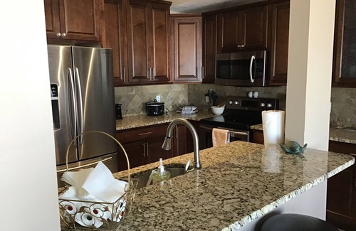 Geneva Condo | LAKEFRONT CONDO #208 2br/2Ba Beach, indoor pool. Rent3/4th free-use from10/1-4/1