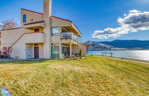 Chelan Condo | Lakefront Condo At Lake Chelan Shores With Pool, Gym, WiFi In Peaceful Chelan