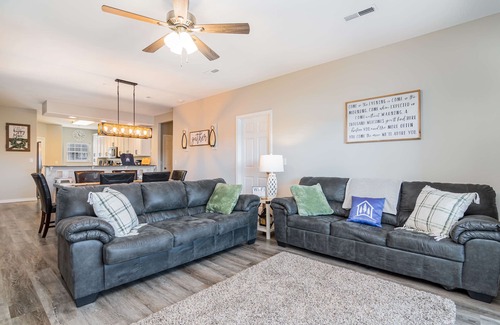 Indian Point Condo | Lakefront Condo! Be in the Water in Minutes! Free Wifi & Dog Friendly! Free SDC tickets!