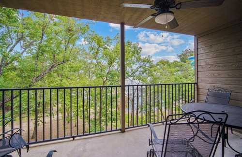 Indian Point Condo | LAKEFRONT Condo for 10, close to Silver Dollar City! Ticket Deals & Resort Perks,