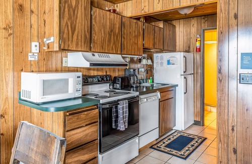 Whitefish Condo | Lakefront condo near ski resort with pool, hot tub & nearby beach