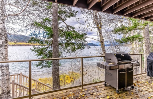 Whitefish Condo | Lakefront condo near ski resort with pool, hot tub & nearby beach