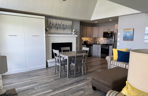 Conway Condo | Lakefront Condo on Crooked Lake, Family-Friendly, Boat Slip Available