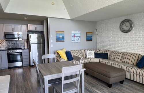 Conway Condo | Lakefront Condo on Crooked Lake, Family-Friendly, Boat Slip Available