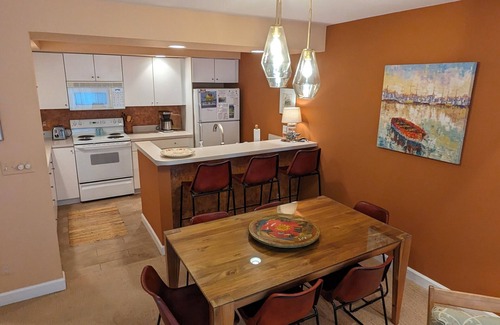 Maple City Condo | Lakefront condo on Lake Michigan. Fireplace. Beautiful resort setting.