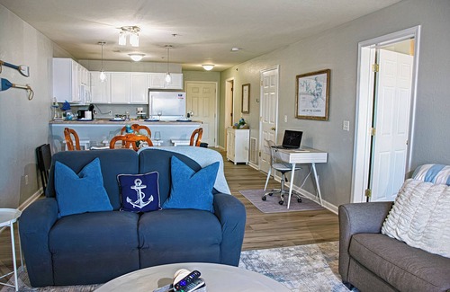 Lake Ozark Condo | Lakefront Condo - Pool - Waterfront View - Rentable Dock