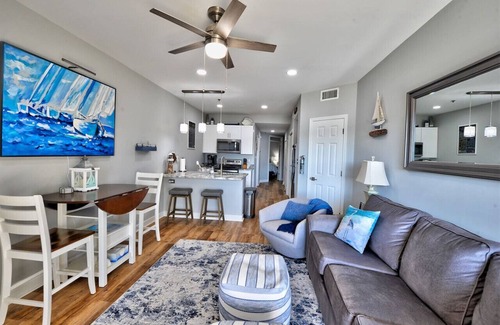 Huddleston Condo | Lakefront Condo Resort, Amazing Lake & Mountain Views + Abundant Amenities