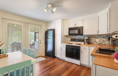 Goodview Condo | Lakefront Condo w/Boat Launch! 20 Min to Smith Mtn Lake State Park!