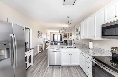 Smith Mountain Lake Condo | Lakefront Condo w/Free Resort Amenities at SML!