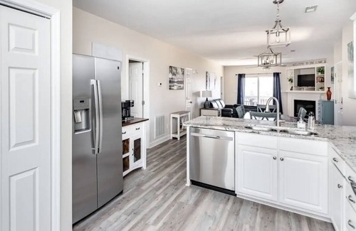 Smith Mountain Lake Condo | Lakefront Condo w/Free Resort Amenities at SML!