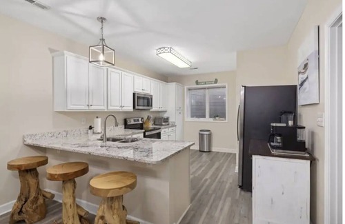 Smith Mountain Lake Condo | Lakefront Condo w/Free Resort Amenities at SML!