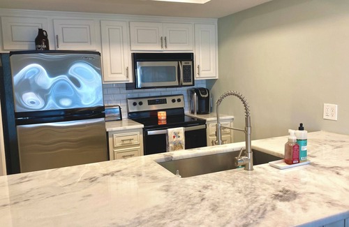 Lake Park Condo | Lakefront Condo w/Pool!