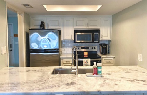 Lake Park Condo | Lakefront Condo w/Pool!