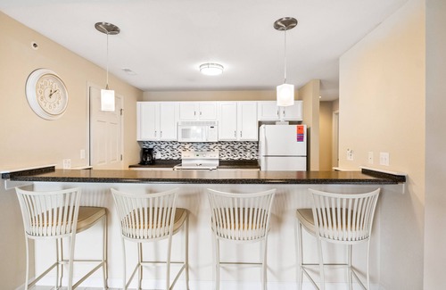 Village of Four Seasons Condo | Lakefront condo with shared pool & tennis court - jetted tub, grill, W/D, & AC