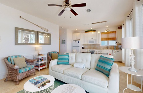 Fort Walton Beach - Destin Condo | Lakefront condo with WiFi, water/beach views, pool