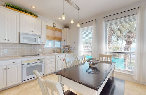 Fort Walton Beach - Destin Condo | Lakefront condo with WiFi, water/beach views, pool