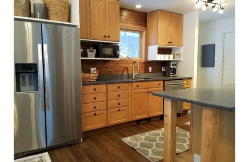 Ludlow House | Lakefront Contemporary House 4 Minutes to Okemo