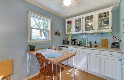 Beaver Cottage | Lakefront Cottage by Little Golden Gate Bridge